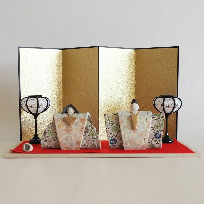 たたらという技法で一つ一つ丁寧につくられています