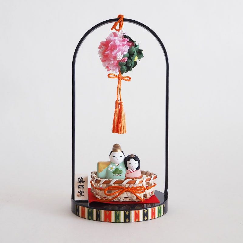 錦彩桜橘飾り睦立雛（手籠台付）｜和食器通販｜織部 Online Store【公式】
