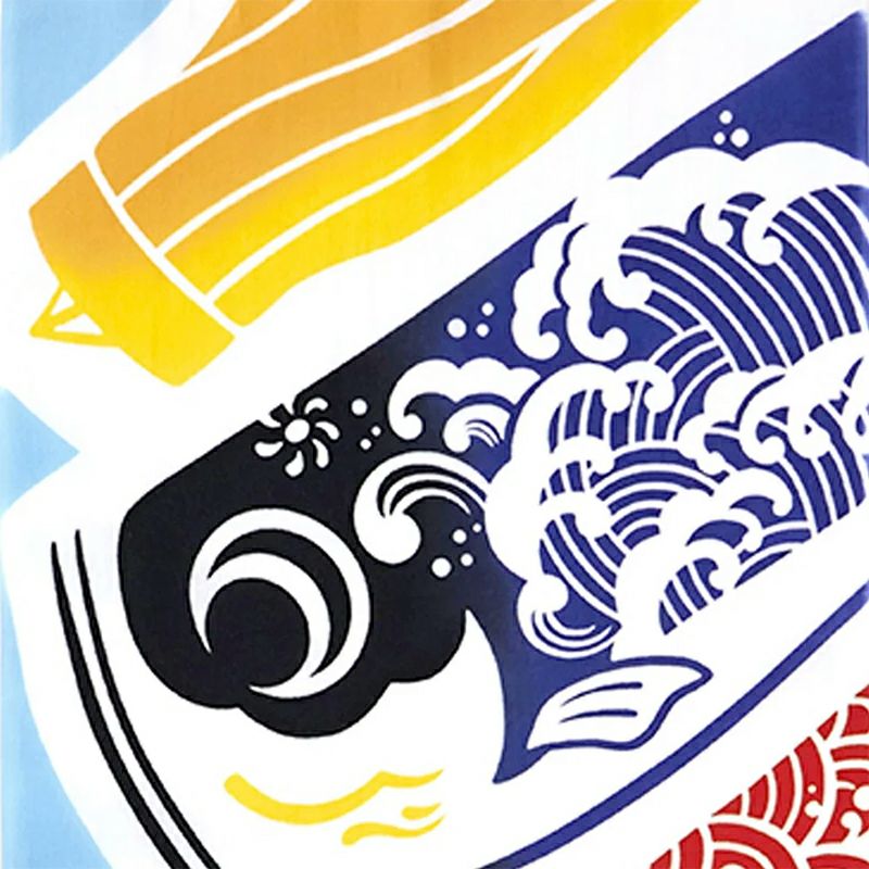 快晴の青空を力いっぱい泳ぐ鯉のぼり