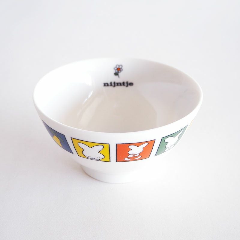 「nijntje」は「ナインチェ」と読み、ミッフィーのオランダ語での名称です