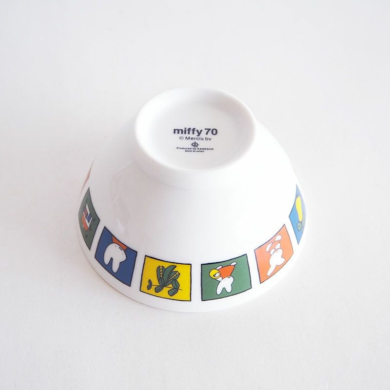 シンプルな形状とカラフルなデザインがマッチしています