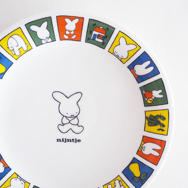 各年代のミッフィーがデザインされています