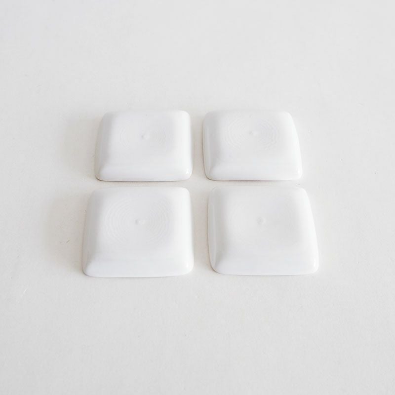 素地を生かした裏面です