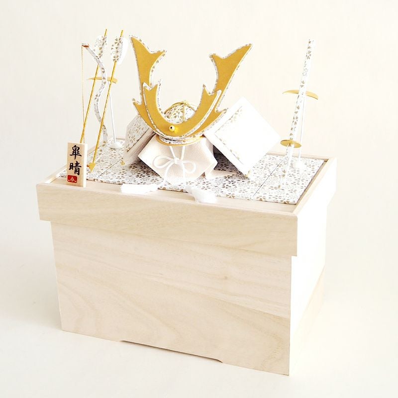 ユネスコ無形文化遺産に登録された「本美濃紙」で作られています