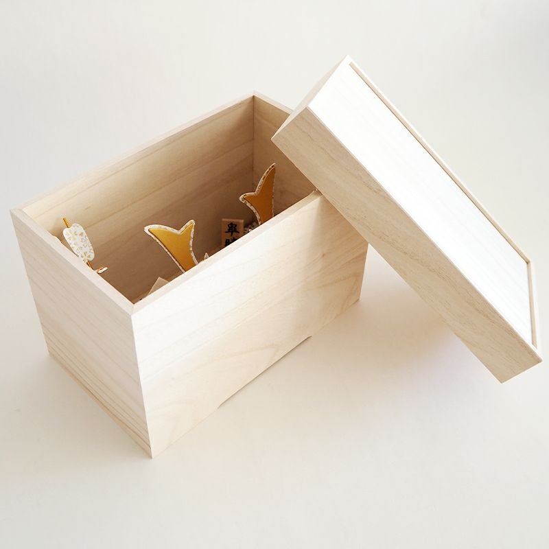 飾り終わったら桐箱に収納ができます