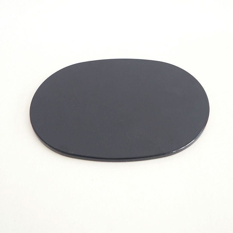 楕円の黒板がついています