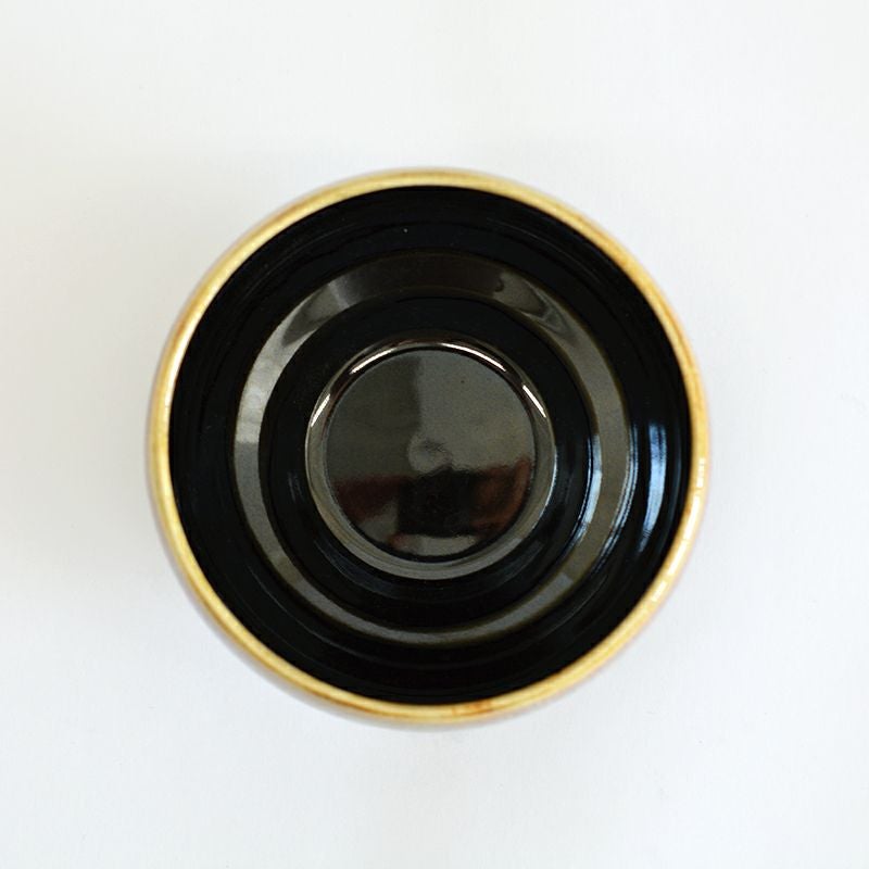 掌にちょうど収まる心地良い形