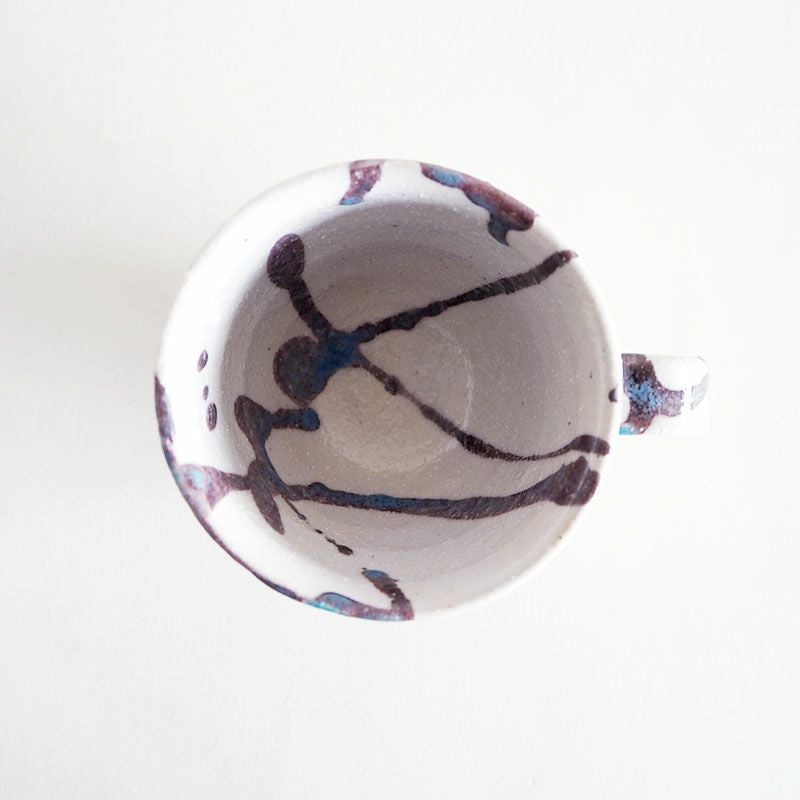 内側にも模様が入り統一感のあるデザインを楽しめます