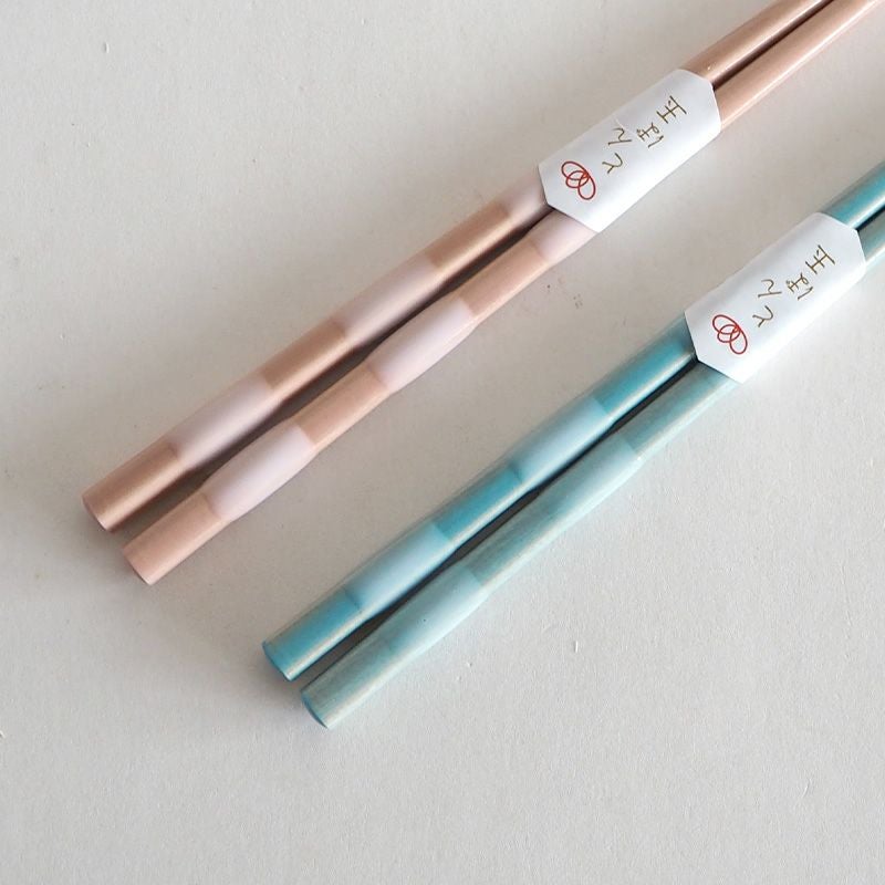 とんぼ玉は箸の頭のふっくらした丸みのある部分です