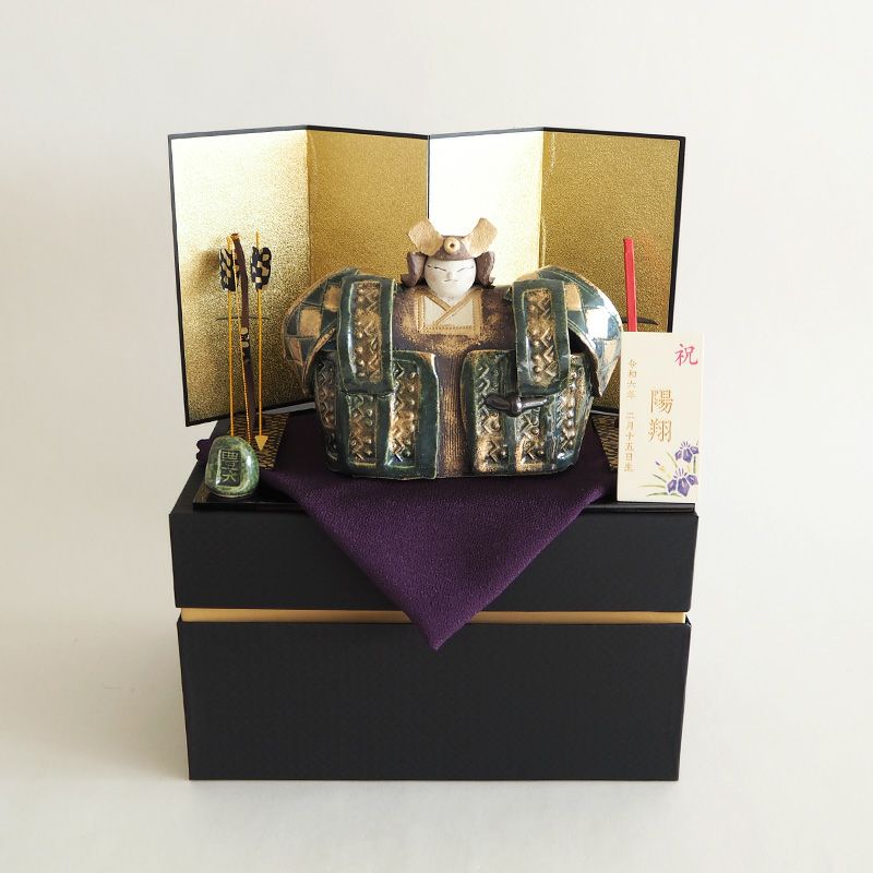 岐阜県土岐市で作られた豊大窯の五月人形です