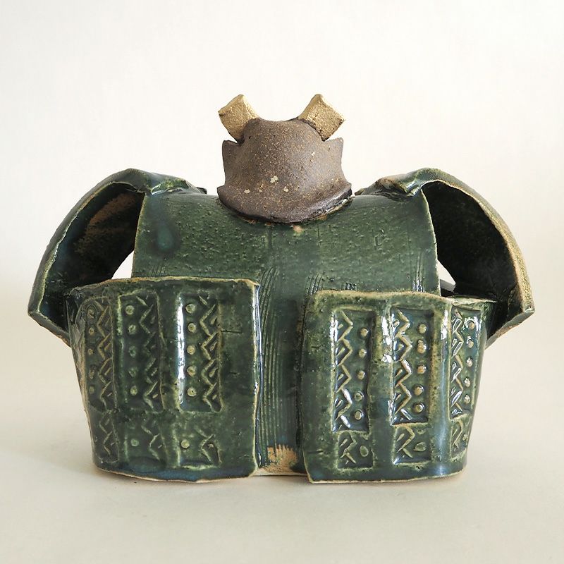 織部の緑を纏った五月人形です