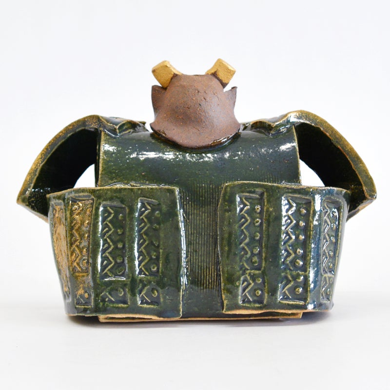 織部の緑を纏った五月人形です