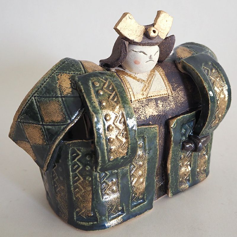 鎧の模様も一つ一つ手で入れてあります