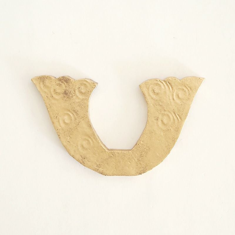 表は金の鍬形です