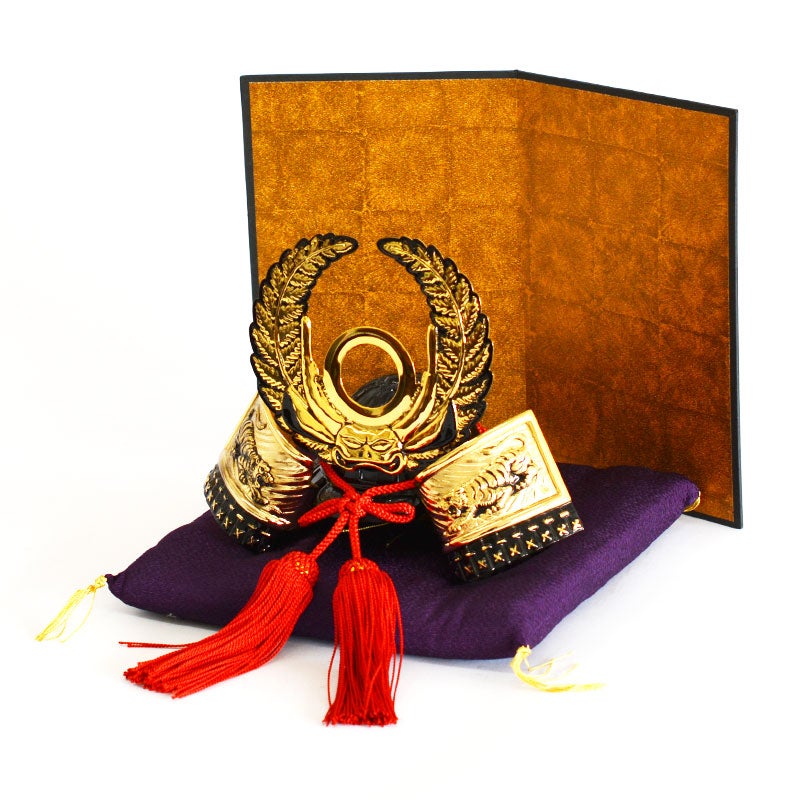 戦国武将をモチーフにした、 コンパクトなインテリア兜です