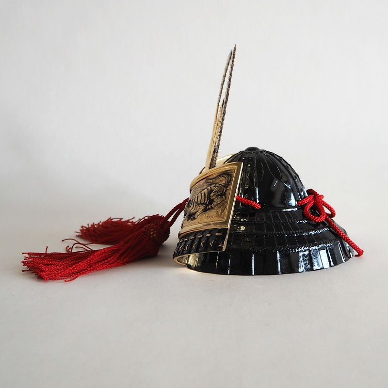 鋳物の街として400年以上の歴史がある、富山県高岡で作られた兜です