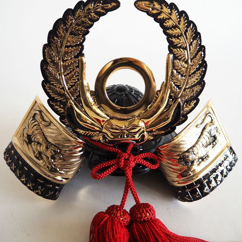 素材は銅合金（真鍮）。機械打ち出しにて抜き出し丁寧に作られています