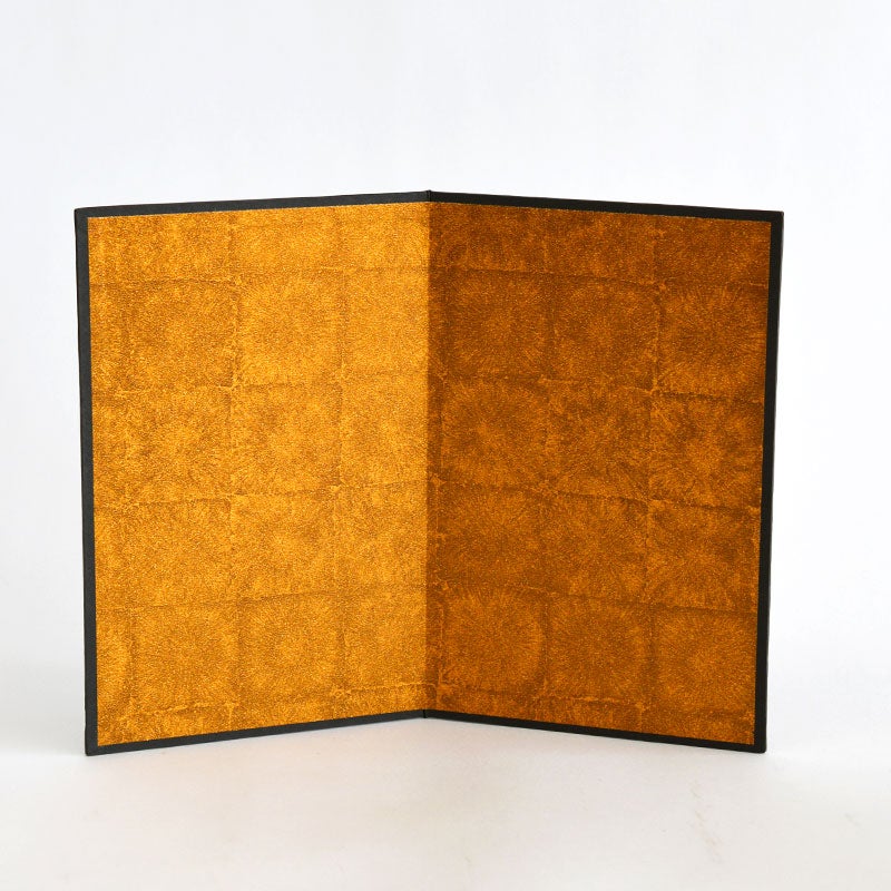 金の屏風がついています