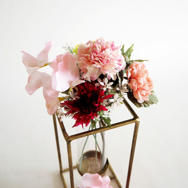 一輪挿しにぴったりのお花を主にセットしています（一輪差しは別売り）