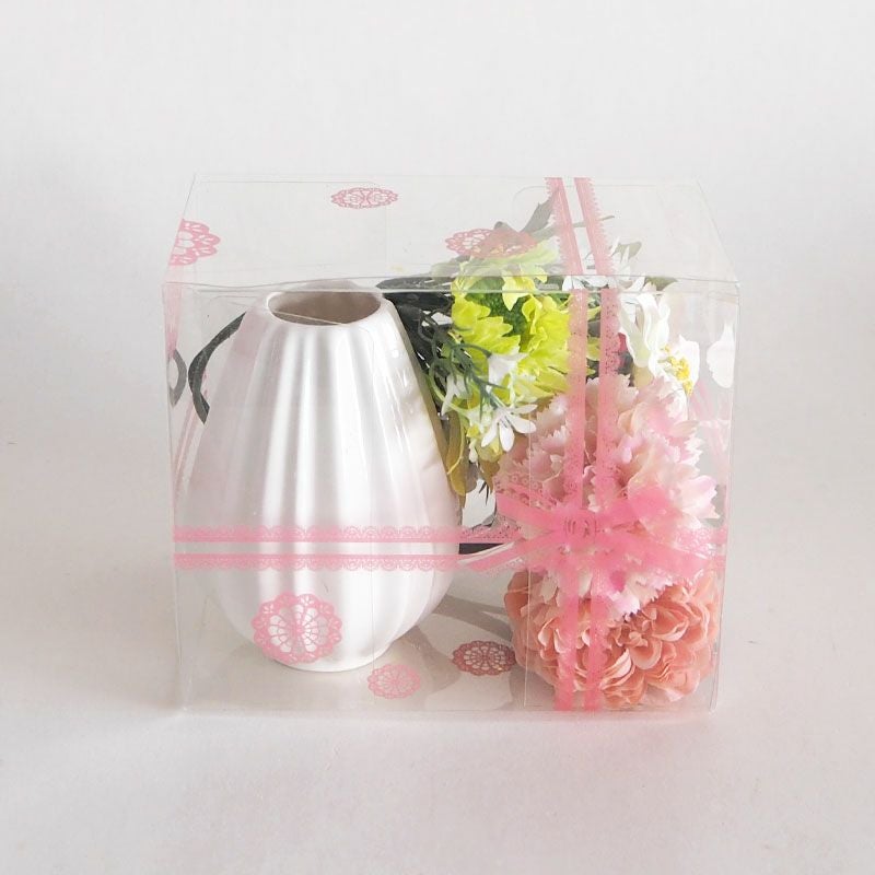 真っ白のシンプルモダンな一輪挿しと造花のセットです