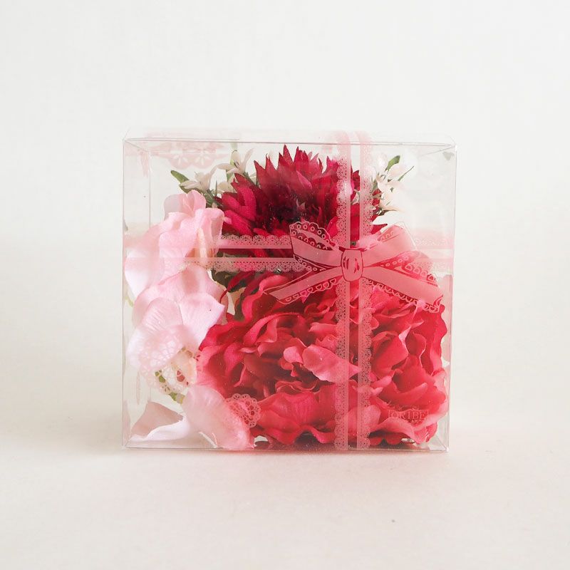 かわいいレースプリントのBOXに入った造花のセット