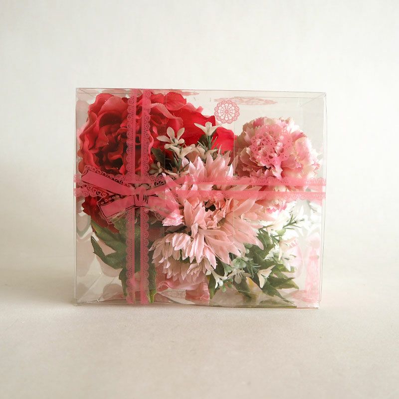 かわいいレースプリントのBOXに入った造花のセット