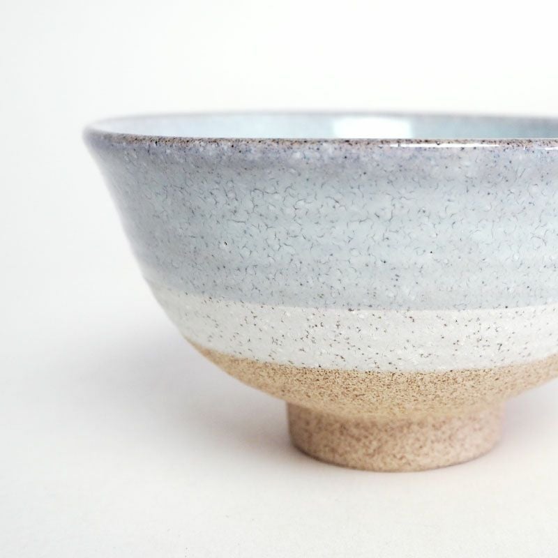 素地を生かした釉薬の掛け分けがおしゃれなデザインです