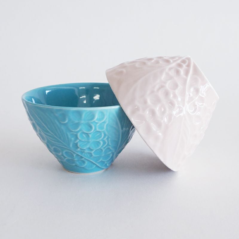 細部まで彫られたレリーフが美しい