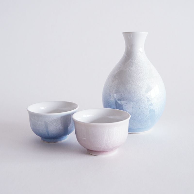 九谷焼の美しい酒器セットです