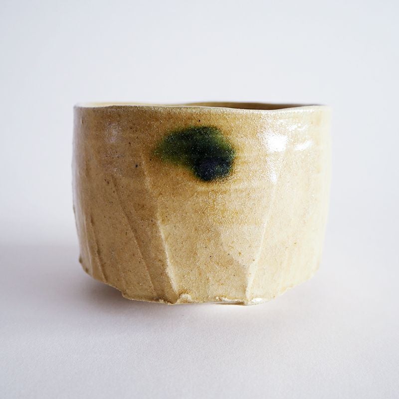 窯変による色合いが黄瀬戸の特徴です