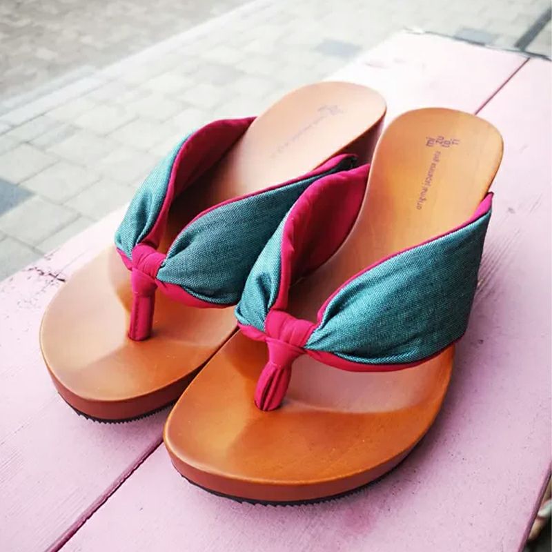 岡山の畳縁バックを製造販売している「かぐらや」とm2(えむに)コラボした下駄です