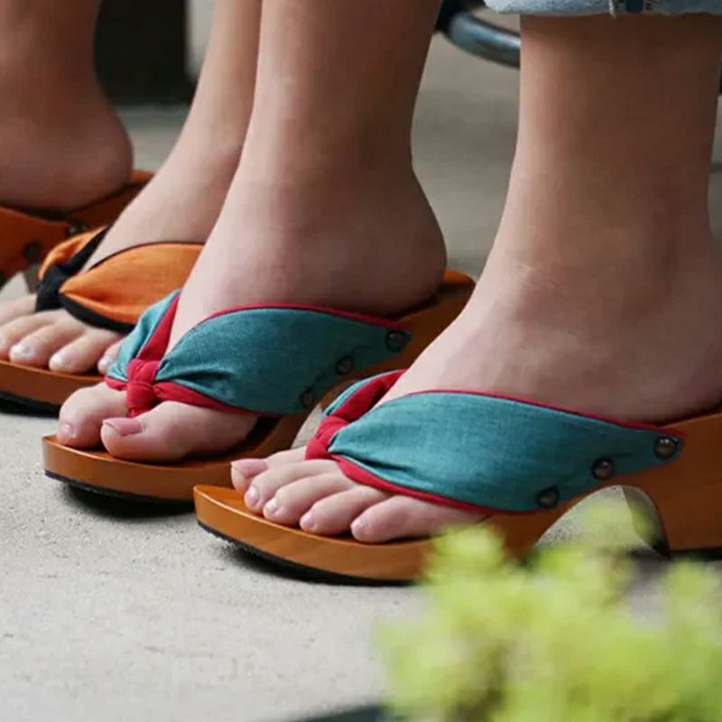 サイズはM（約23.0～23.5cm）とL（約24.0～24.5cm）サイズがございます