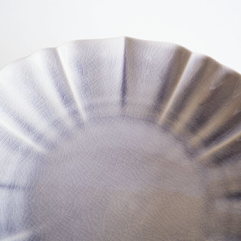 表面には貫入とよばれるヒビ模様が入っています 