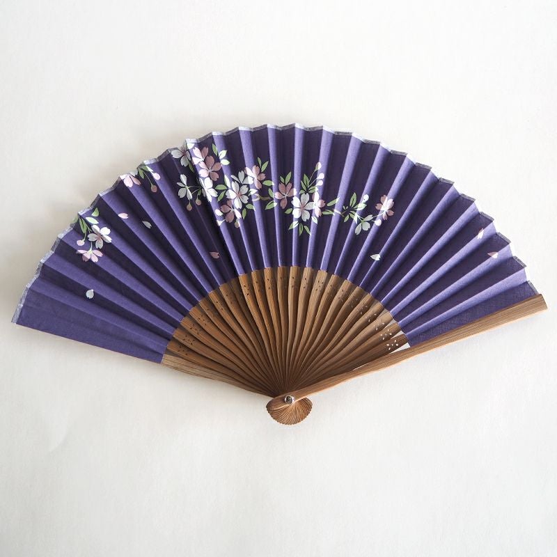 パープルの背景に舞う桜が華やか