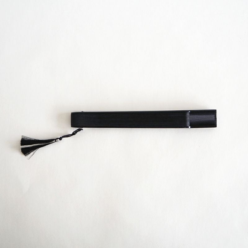 モダンなデザインの扇子です