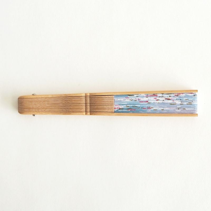 爽やかな印象の扇子です