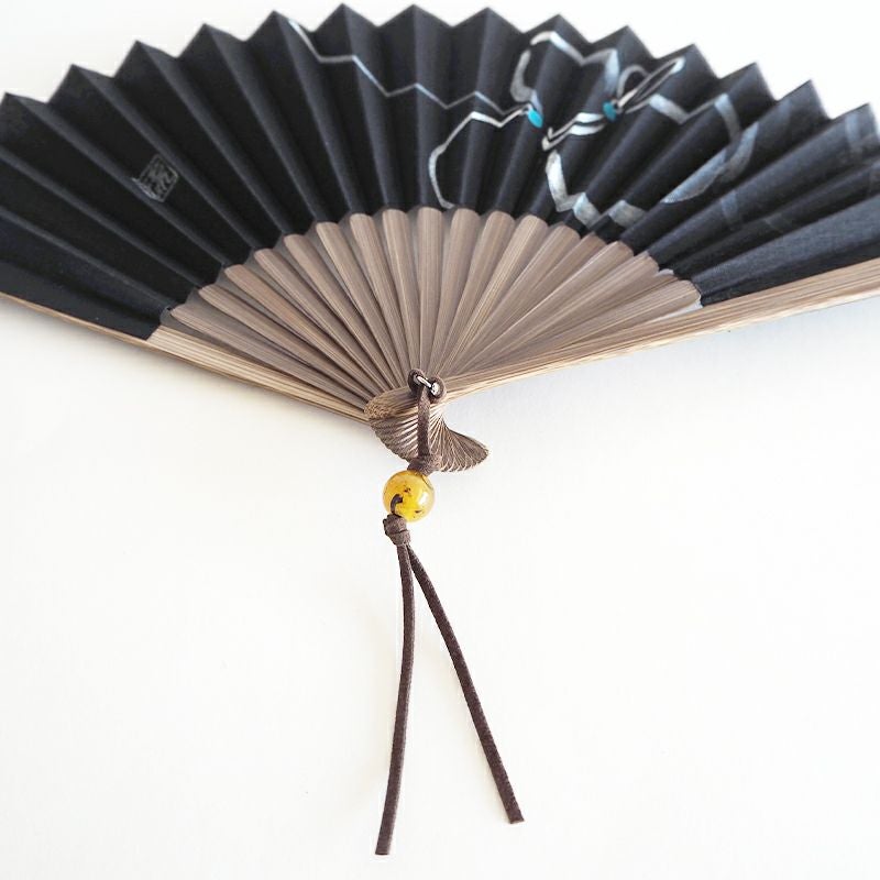 竹を繊細で丁寧に削った中骨