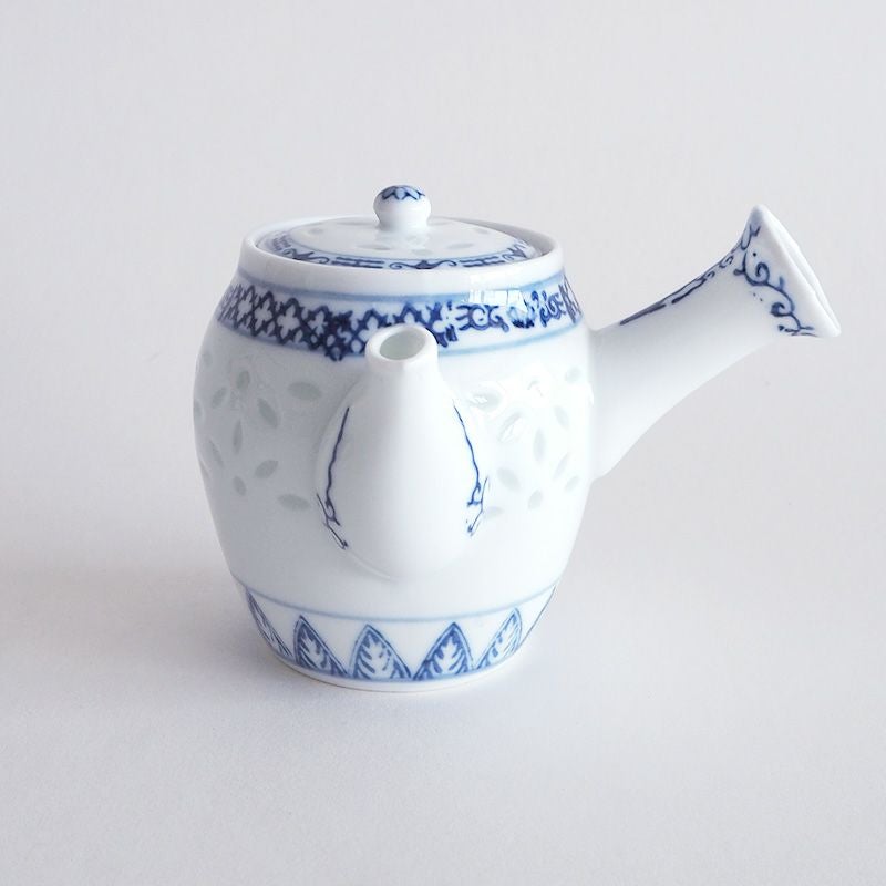 ホタル透かしとエキゾチックな文様が特徴的