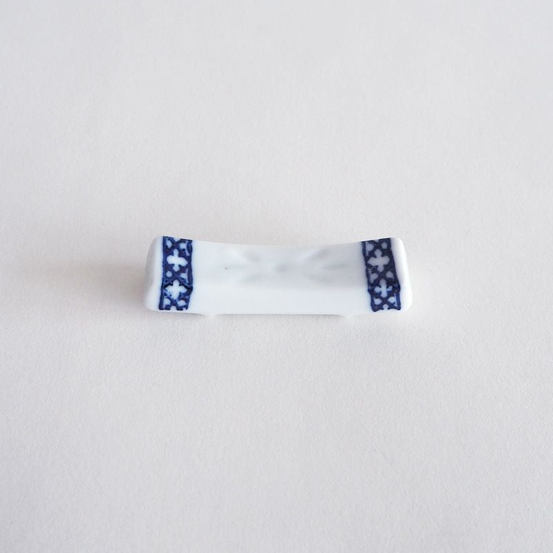 エキゾチックな文様が印象的な箸置きです