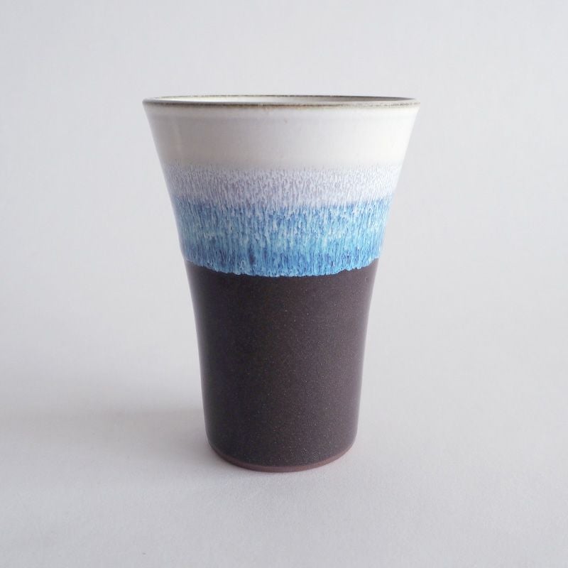 白からブルーへのグラデーションが爽やか