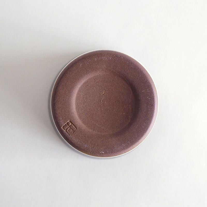 裏底はざらりとした素焼きになっています