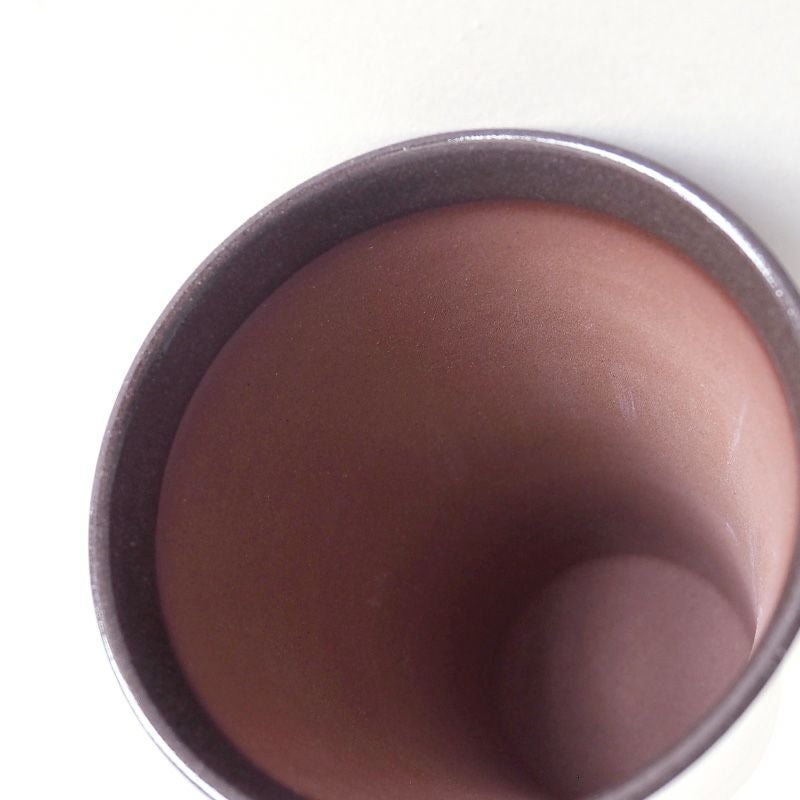 内側は素焼きになってきめ細やかな泡を楽しめます