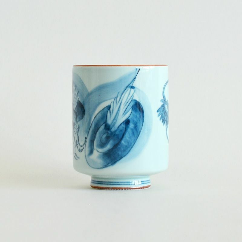 お寿司屋さんで出されるような大きな湯呑です