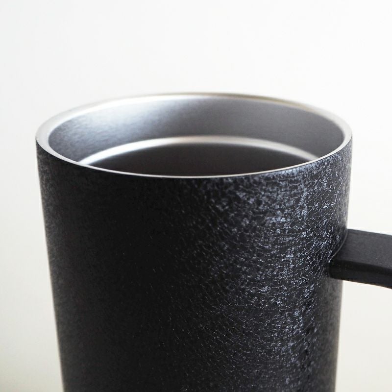 なめらかな口当たりでマットな質感