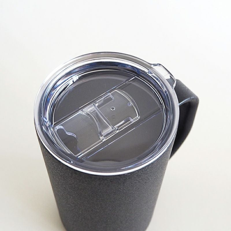 スライドして飲み口が開きます