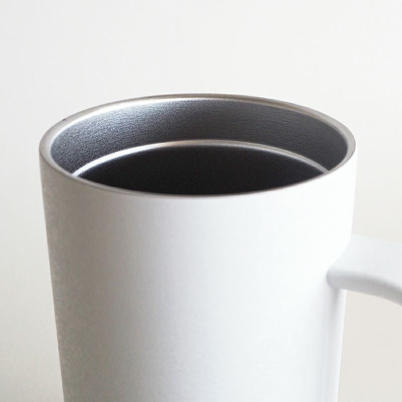 なめらかな口当たりでマットな質感