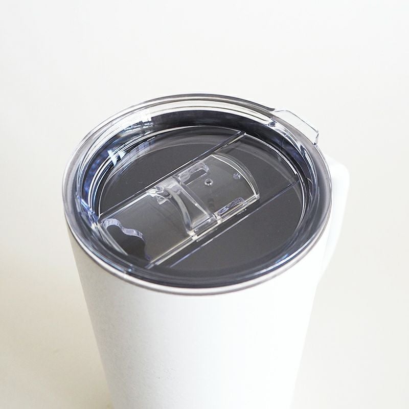 スライドして飲み口が開きます