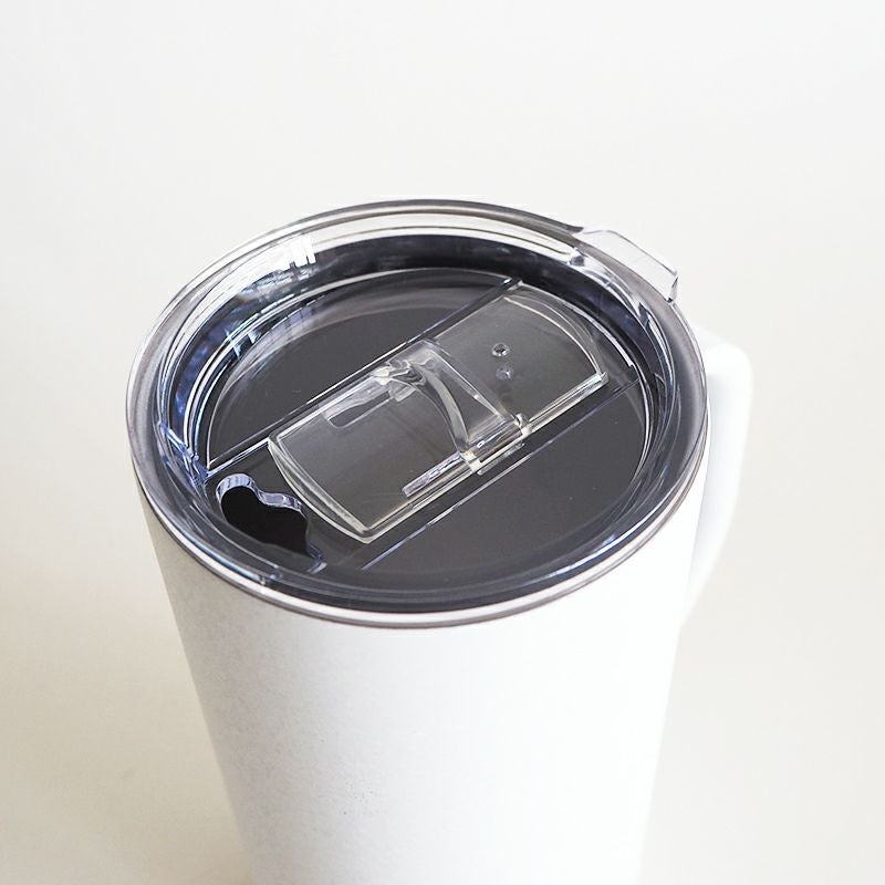 スライドして飲み口が開きます