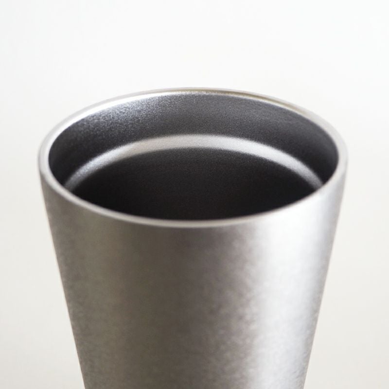 なめらかな口当たりでマットな質感