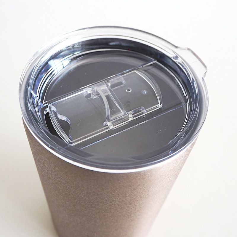 スライドして飲み口が開きます